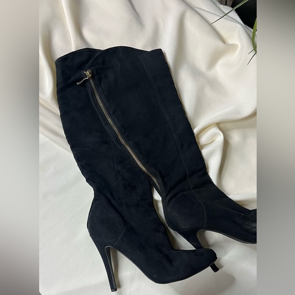 Thigh High Black Suede with Gold Zipper decal Stiletto Heel - Picture 3 of 7